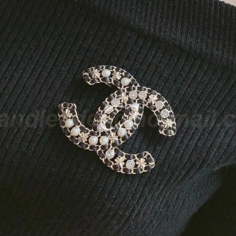 Chanel Brooch 533